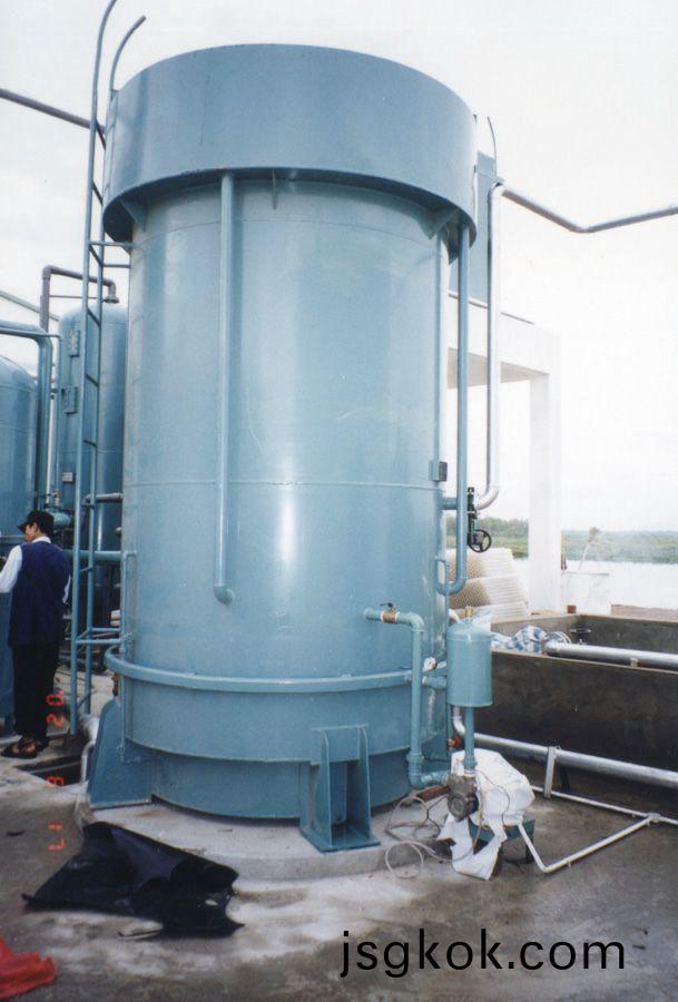 Vertical flow filter